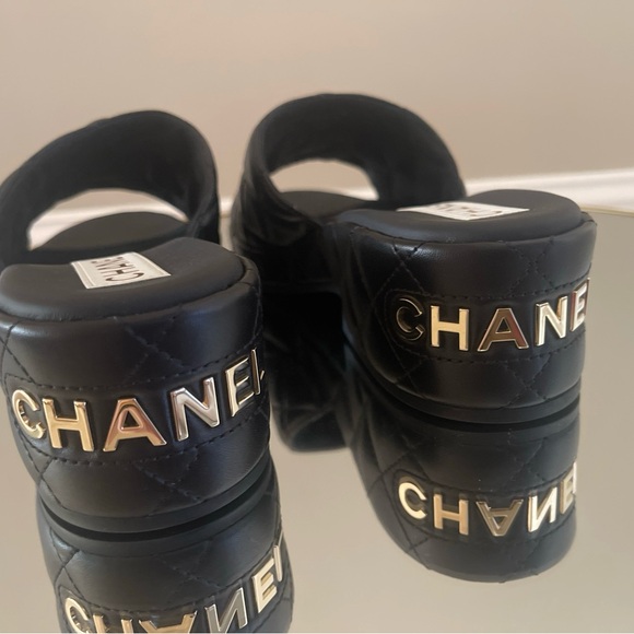 Chanel 23C quilted leather interlocking CC slides size 40 - Picture 3 of 16